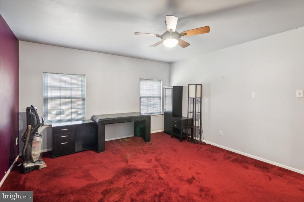 1821 LILLIAN DRIVE