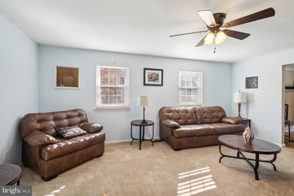 1821 LILLIAN DRIVE