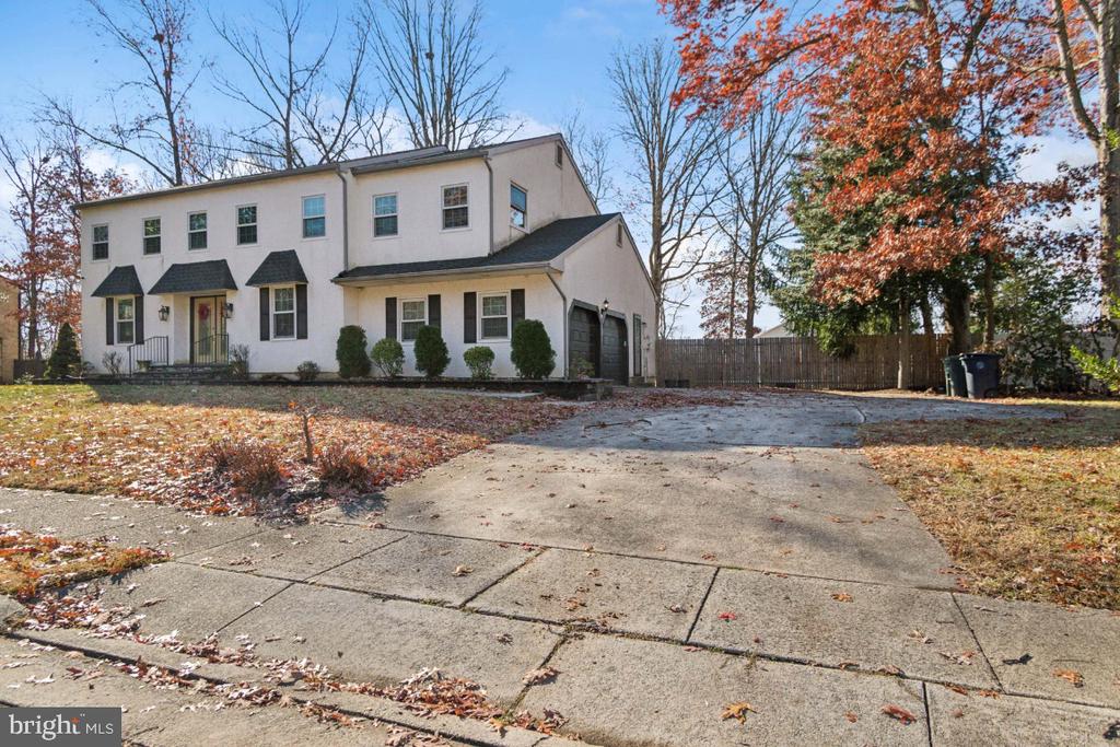 1821 LILLIAN DRIVE