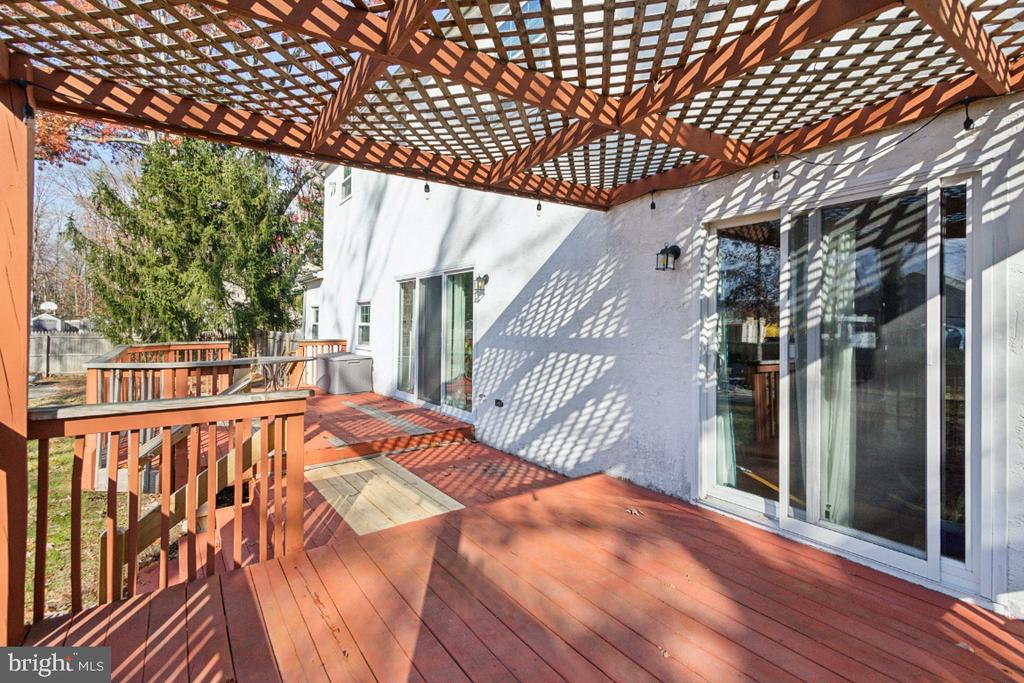 1821 LILLIAN DRIVE