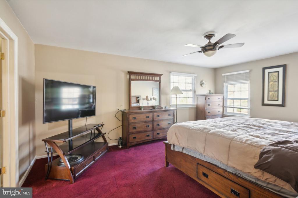 1821 LILLIAN DRIVE