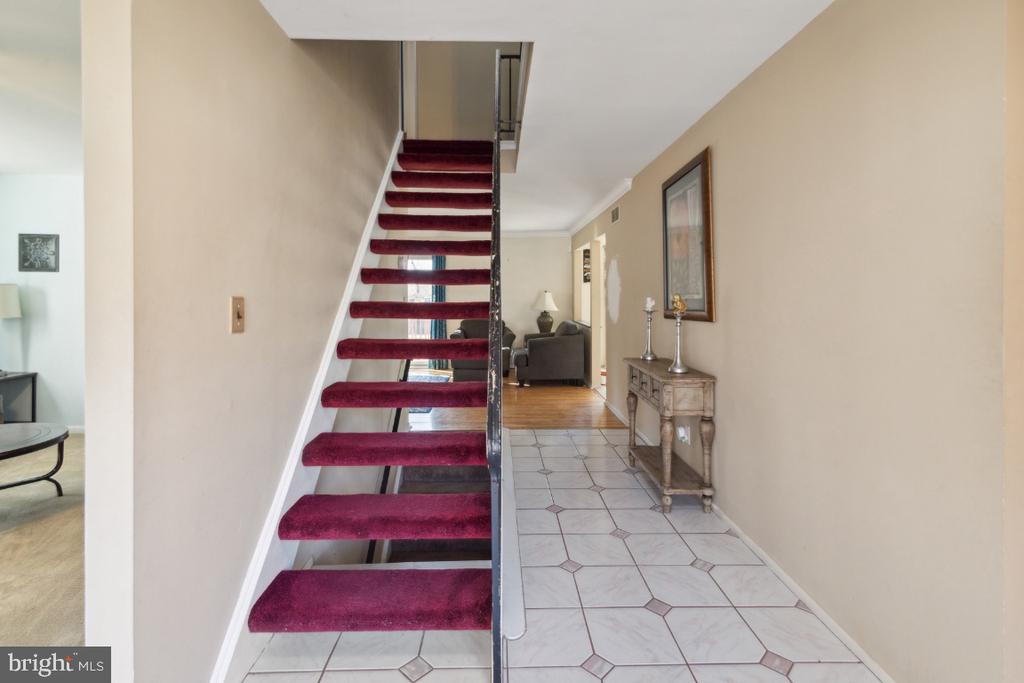 1821 LILLIAN DRIVE