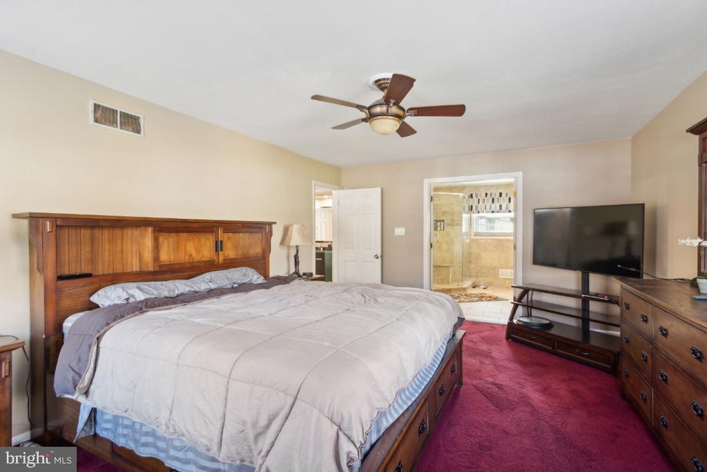 1821 LILLIAN DRIVE
