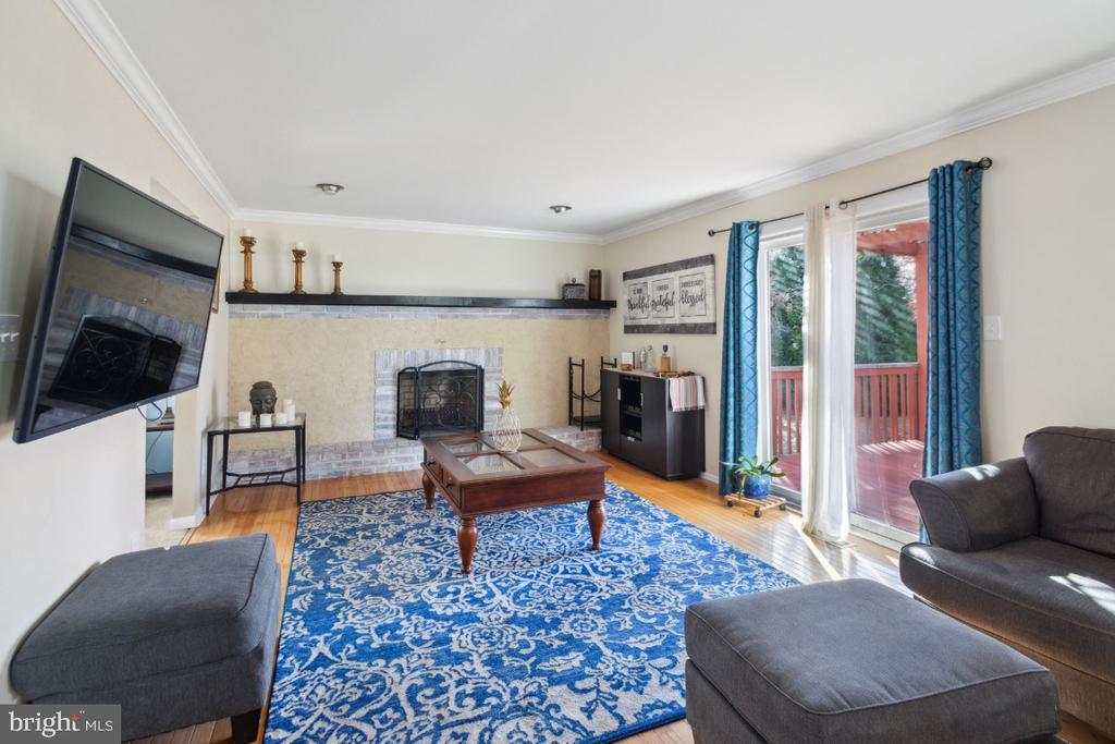 1821 LILLIAN DRIVE