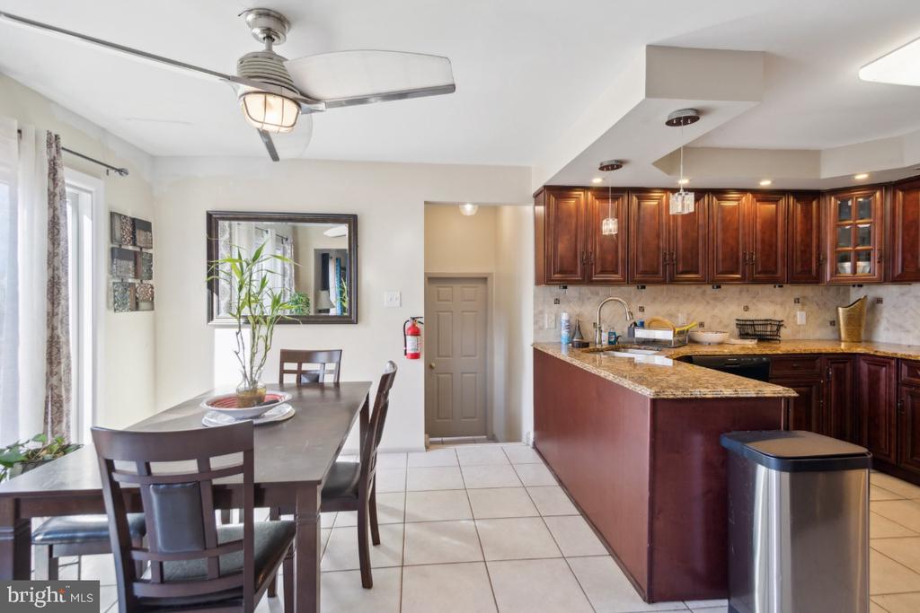 1821 LILLIAN DRIVE