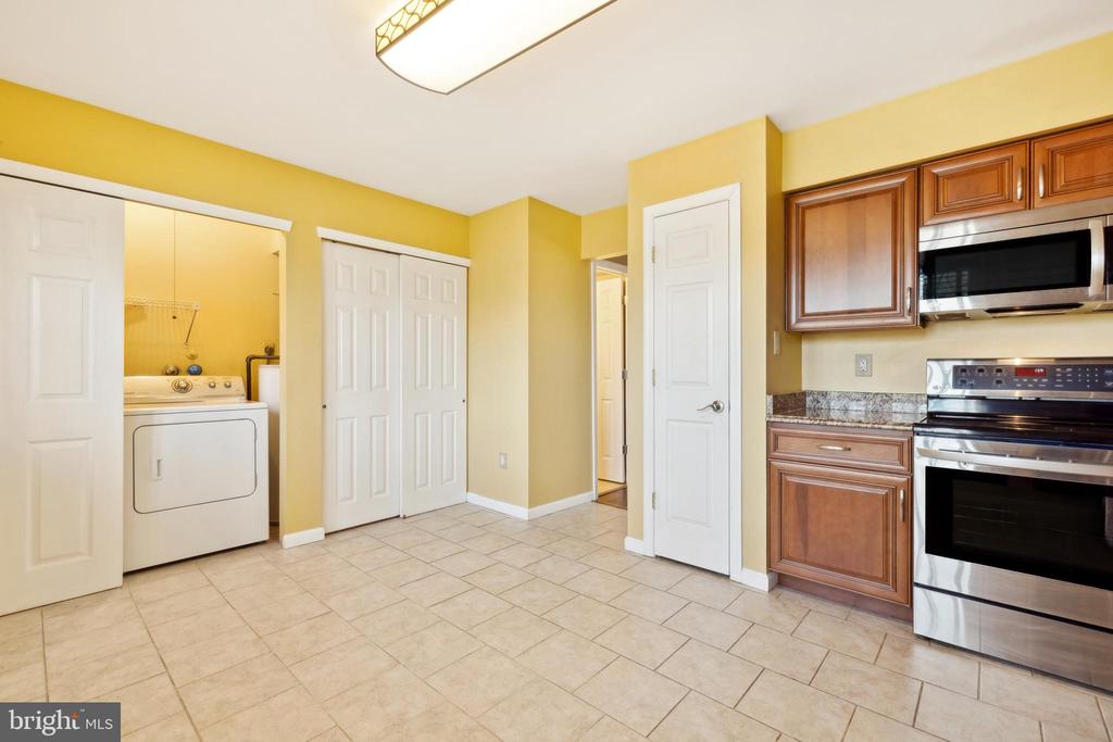 520 ESSEX CT