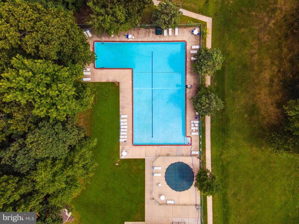 520 ESSEX CT