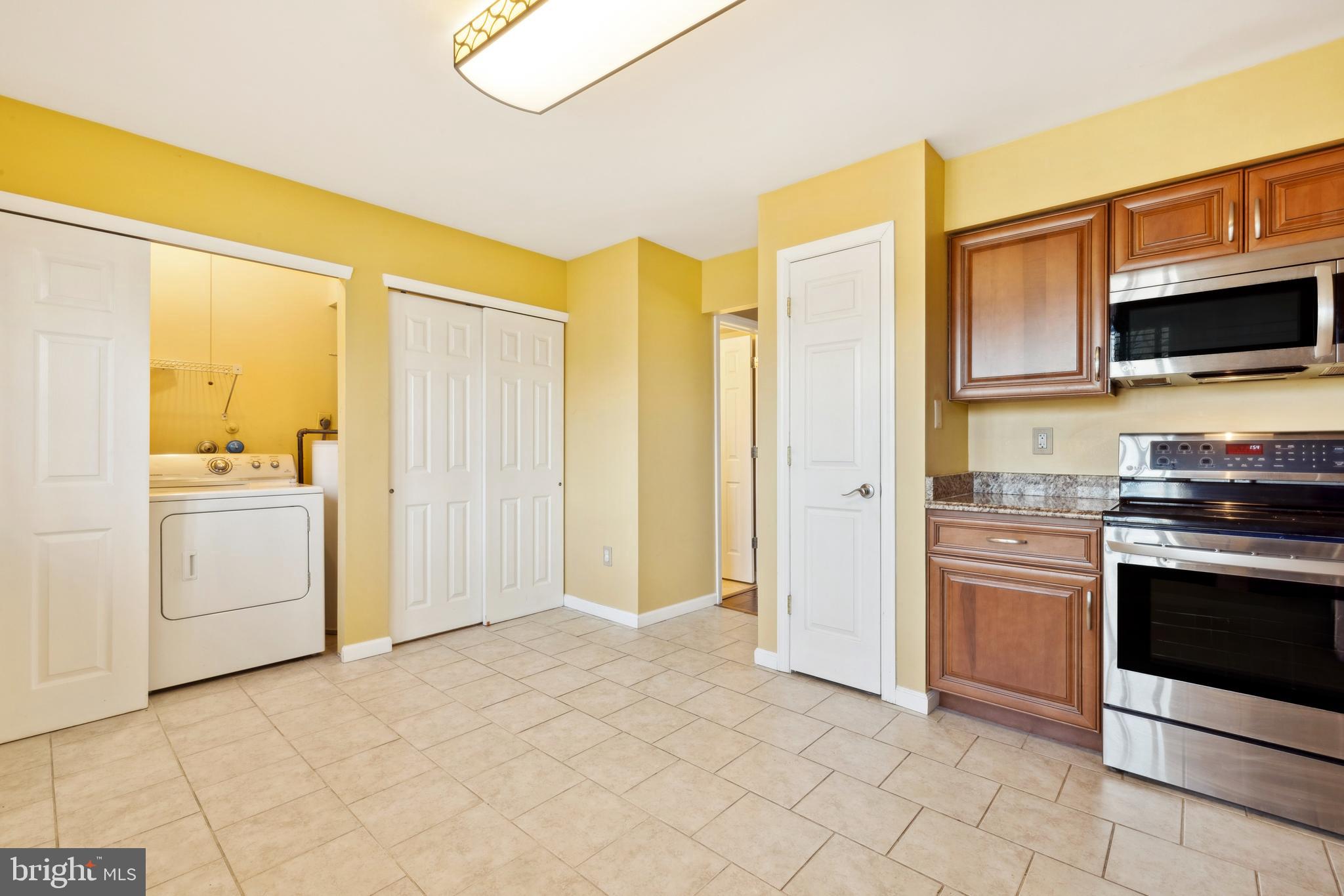 520 ESSEX CT