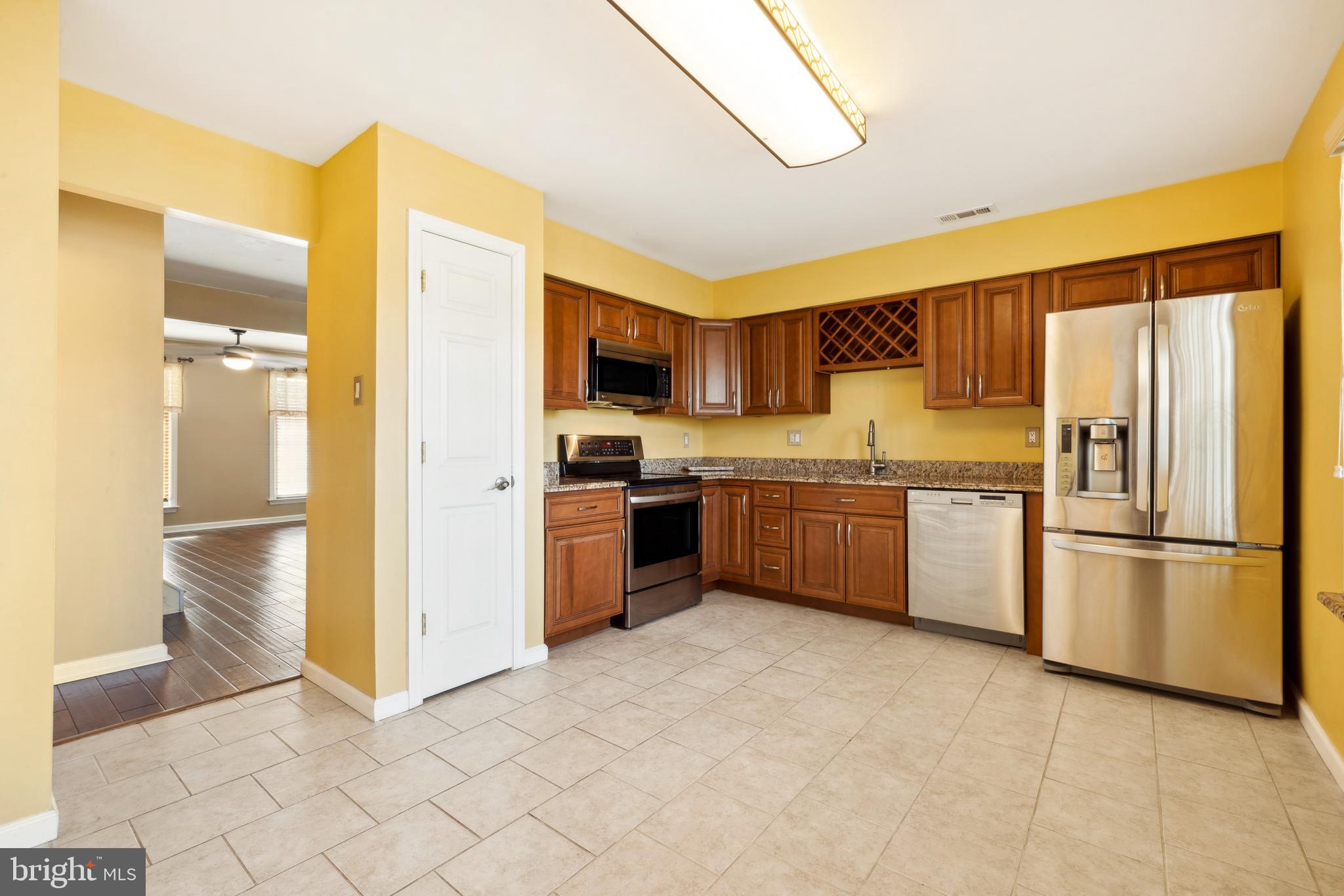 520 ESSEX CT