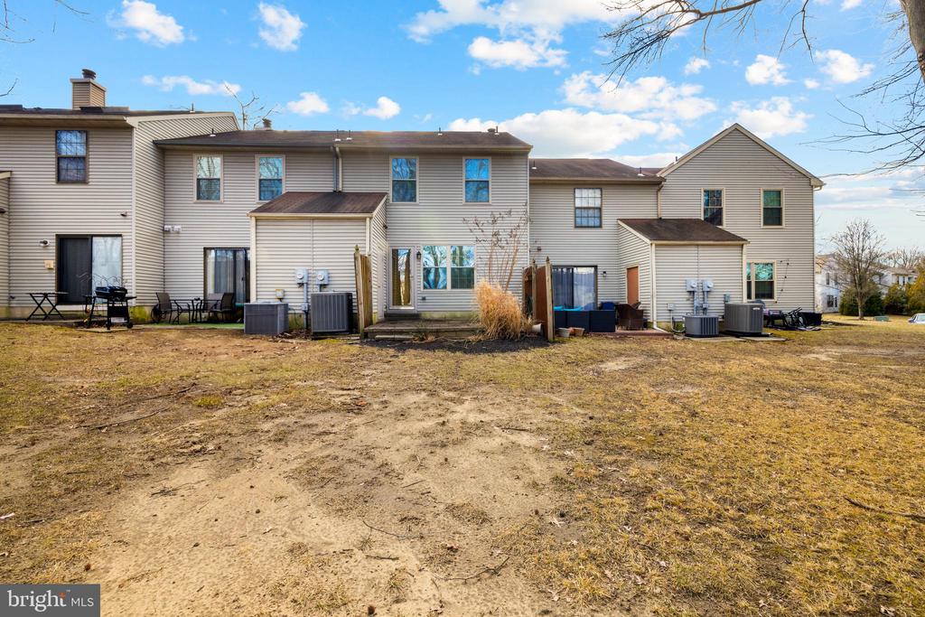520 ESSEX CT