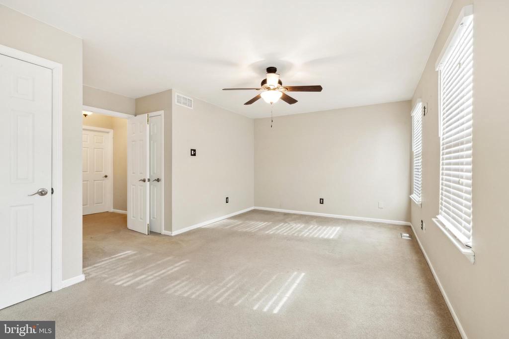 520 ESSEX CT