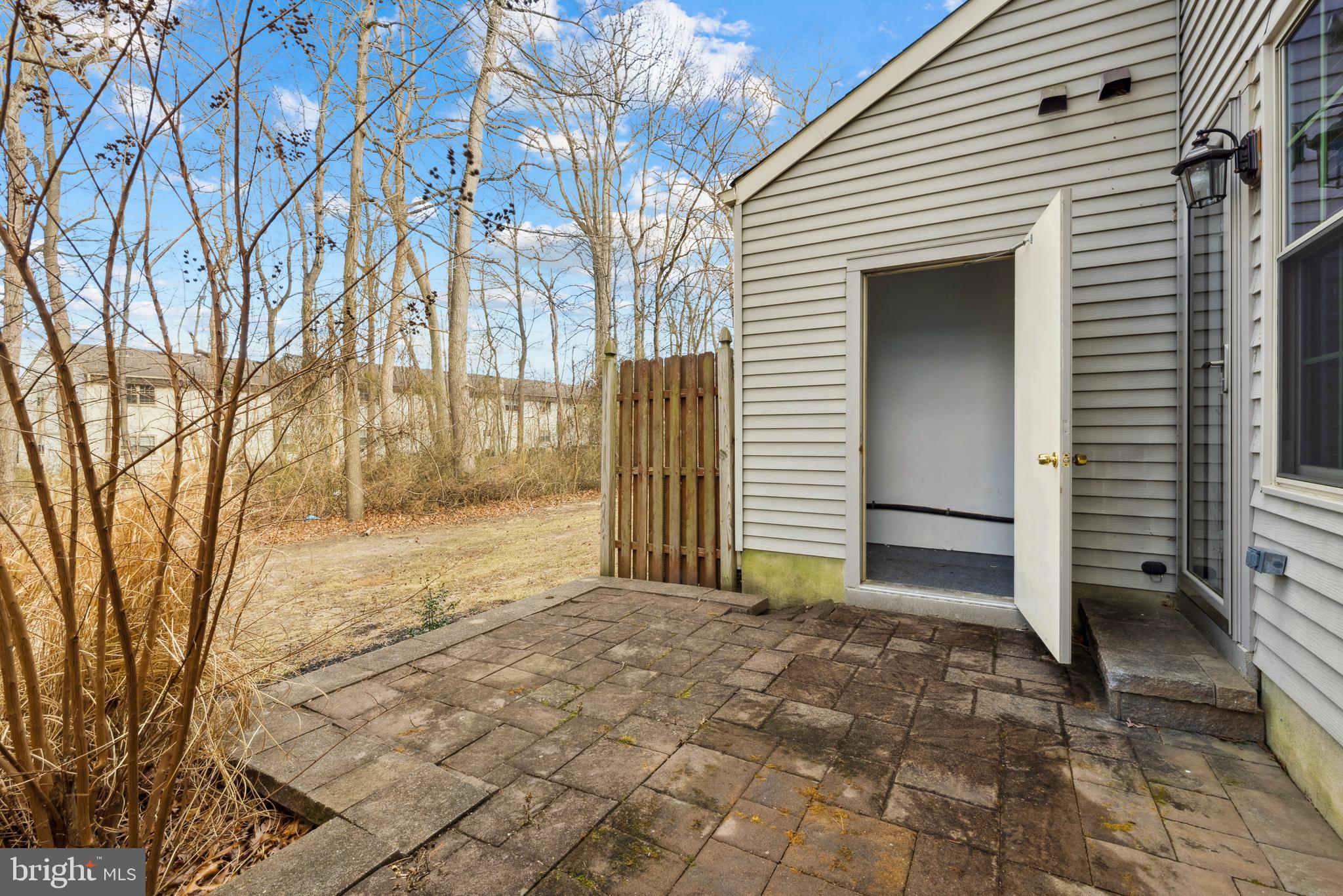 520 ESSEX CT