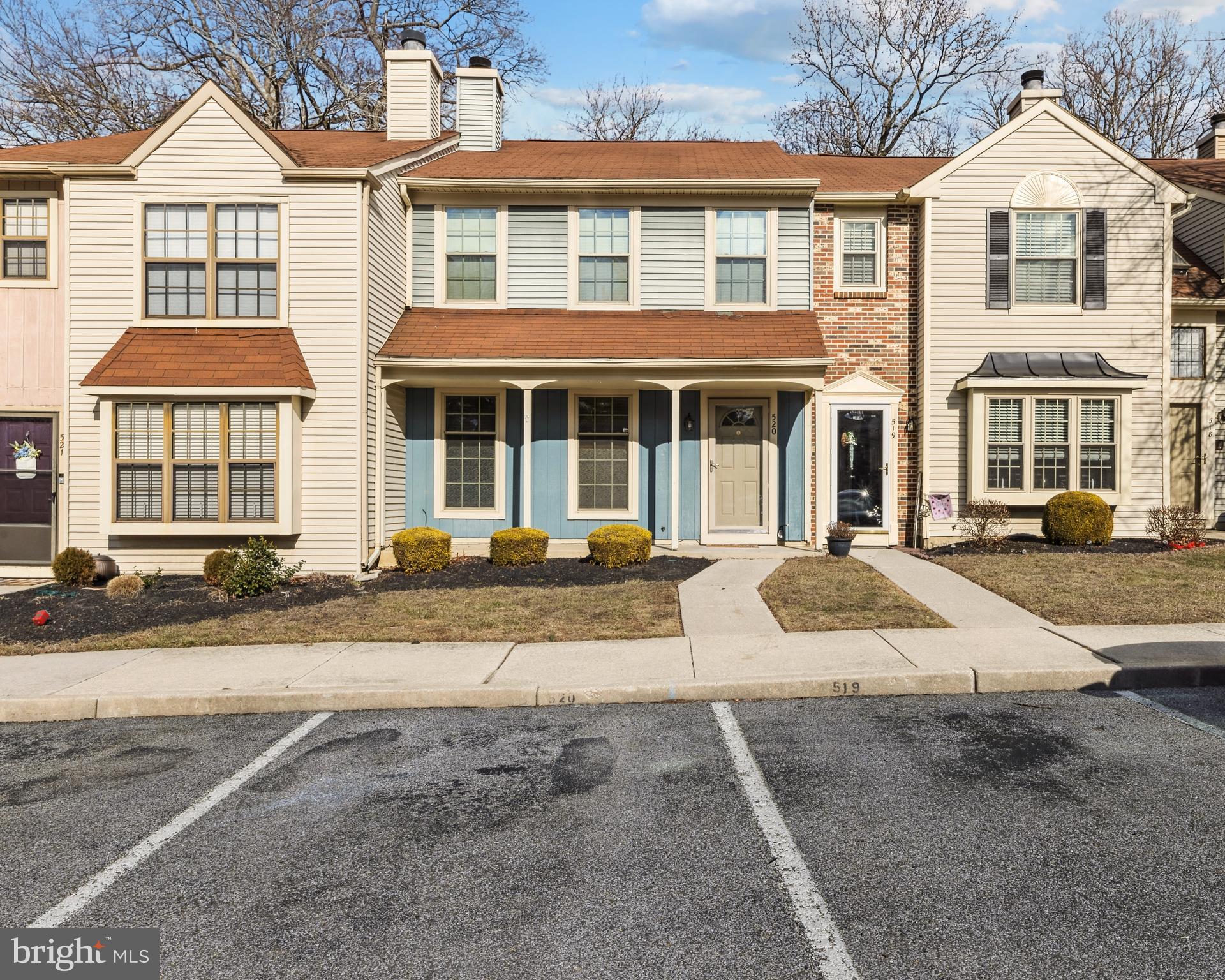 520 ESSEX CT