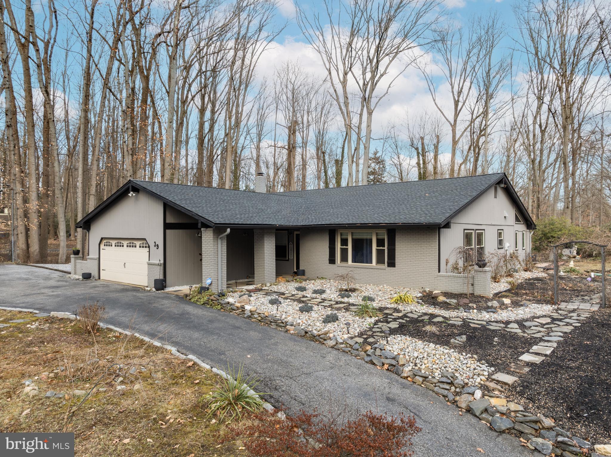 39 Spring Hill Rd