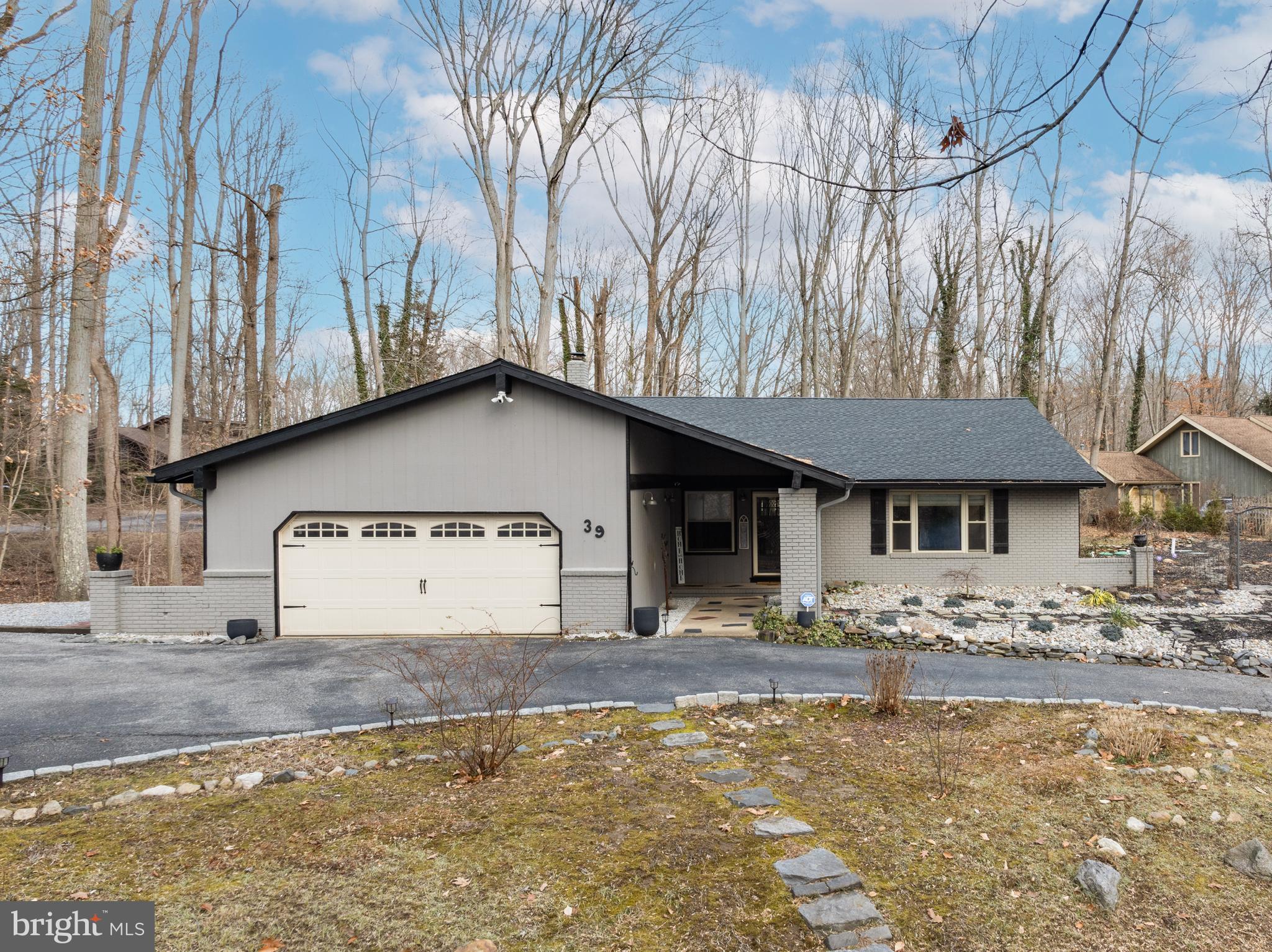 39 Spring Hill Rd