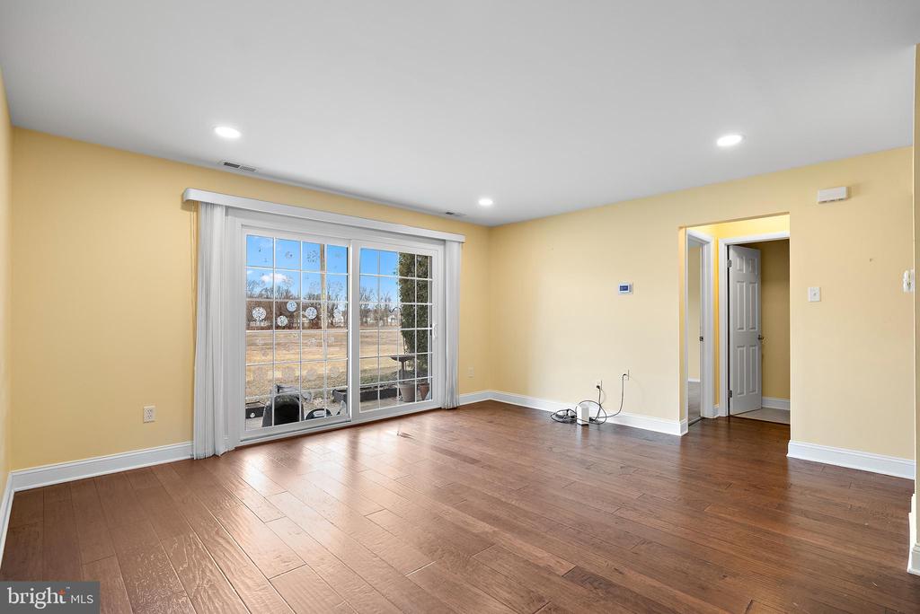 425 Paddock Ct