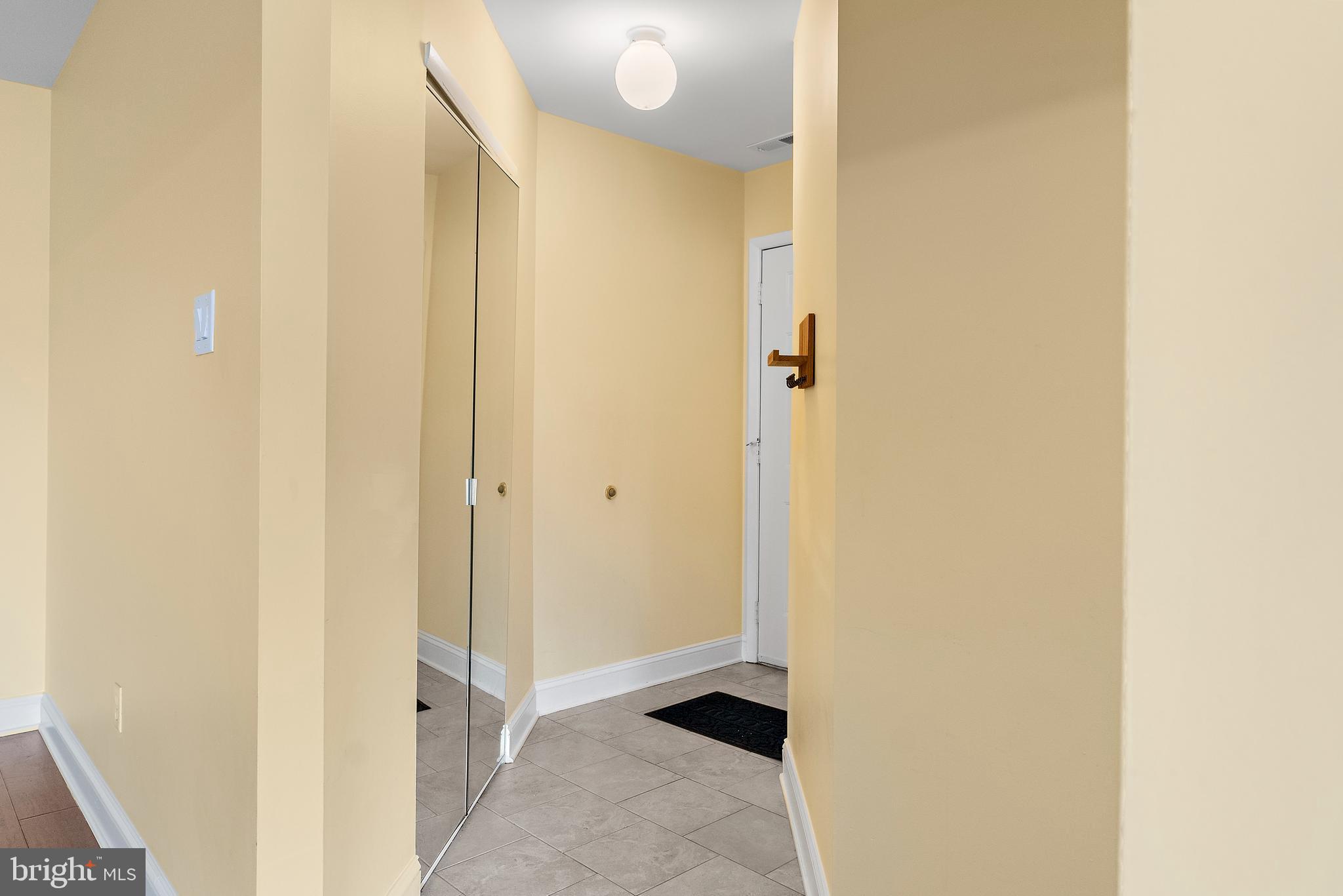 425 Paddock Ct