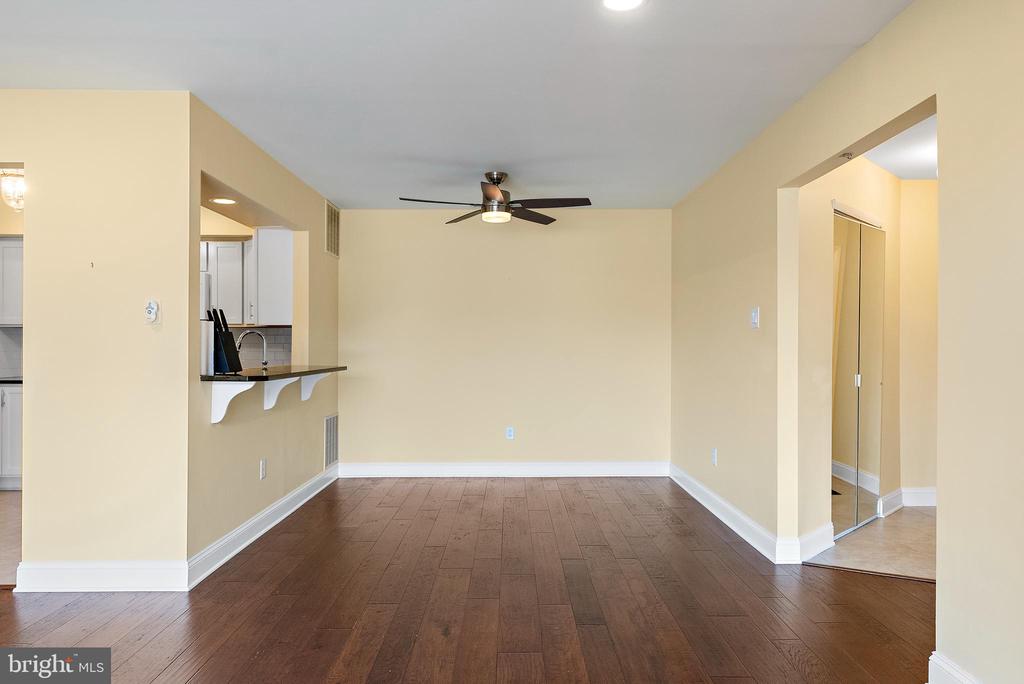 425 Paddock Ct