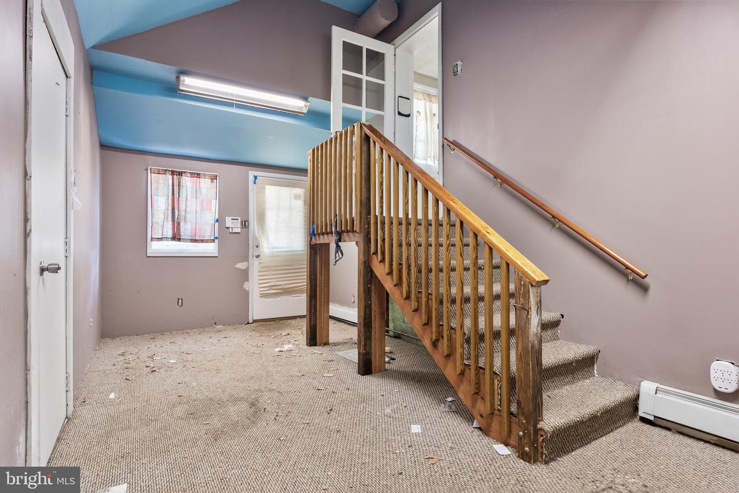216 Meadow Ln