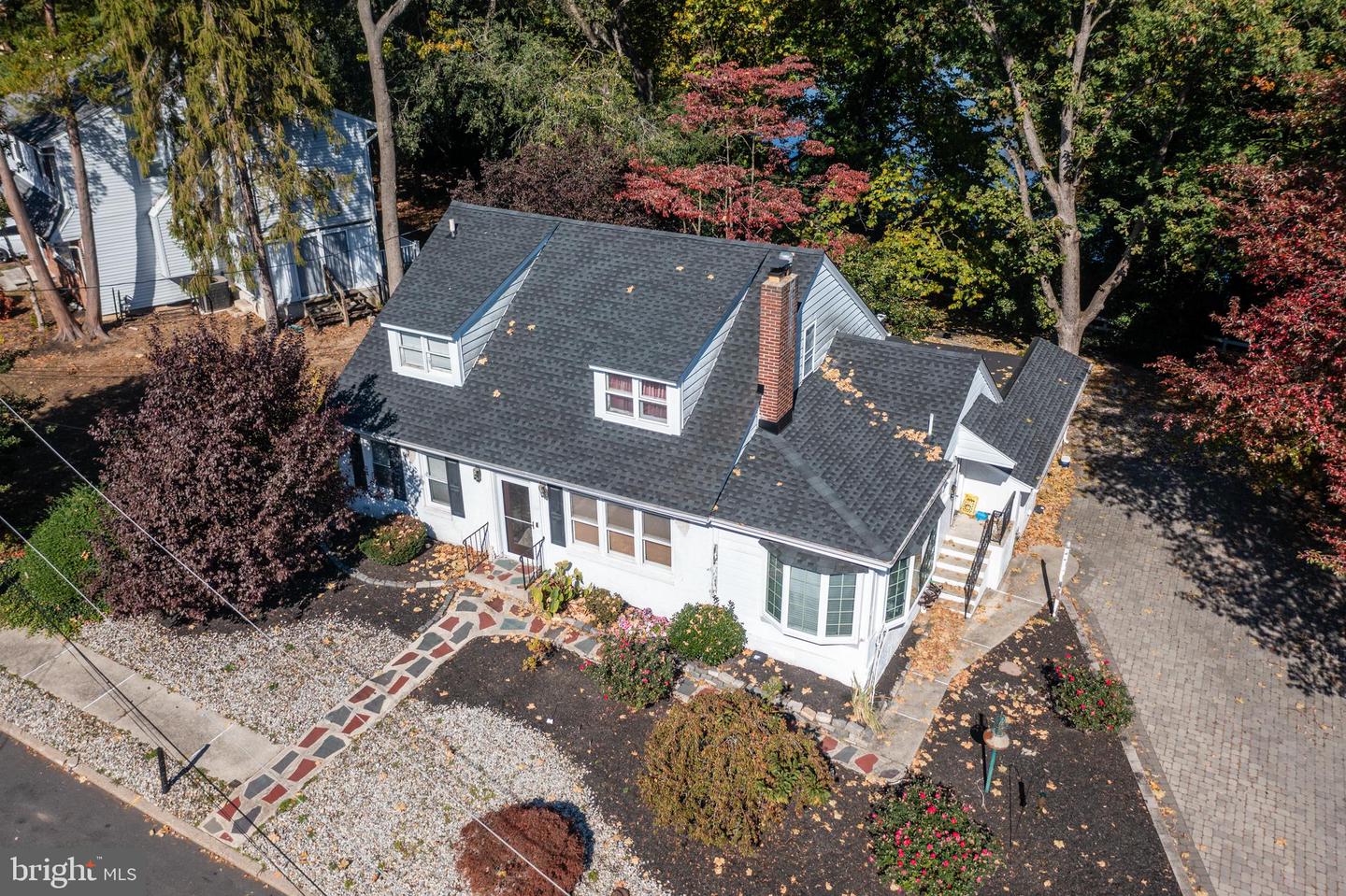 216 Meadow Ln