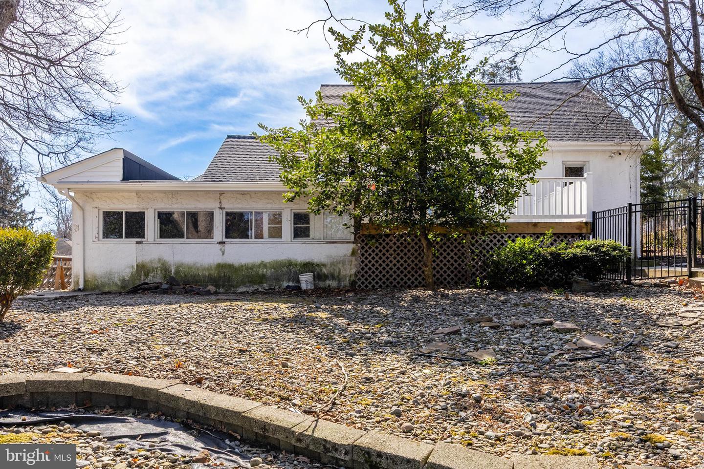 216 Meadow Ln