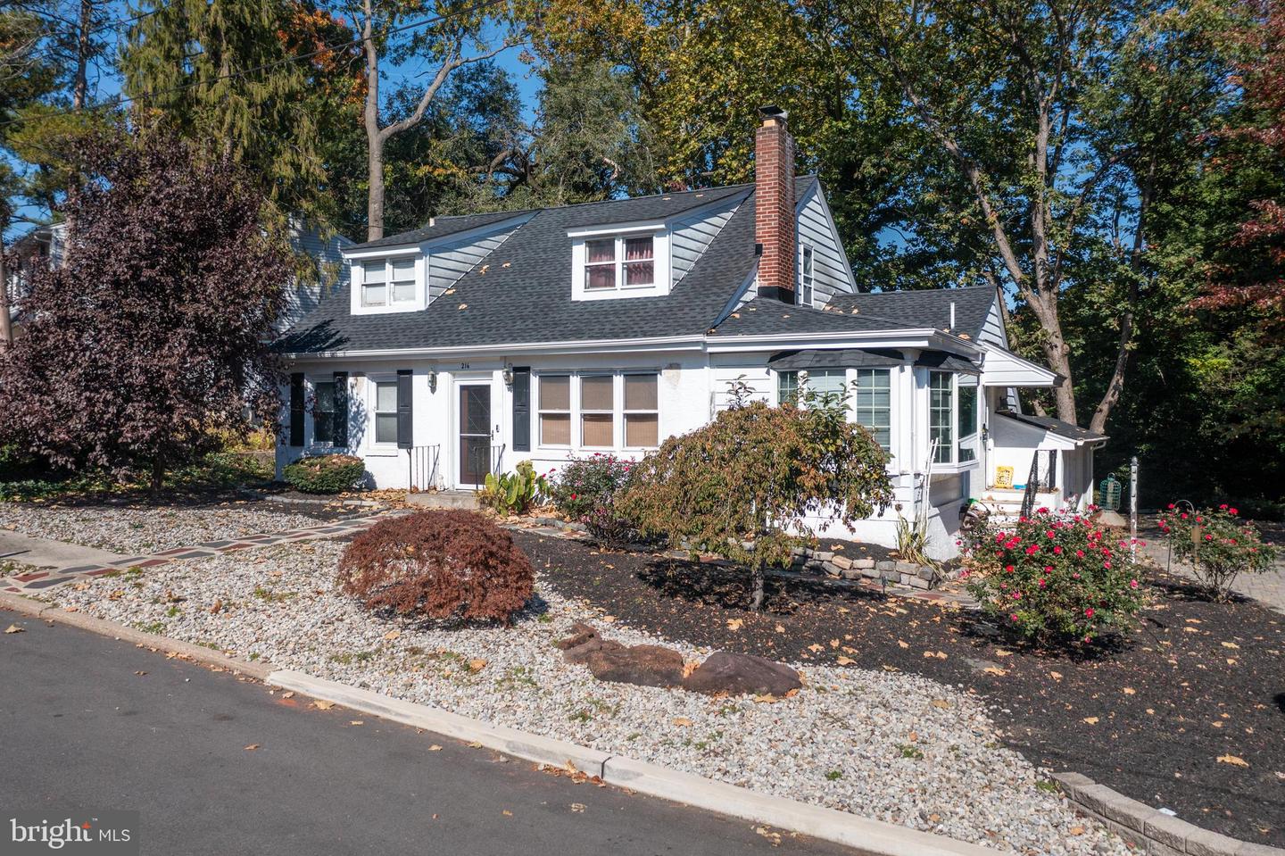 216 Meadow Ln
