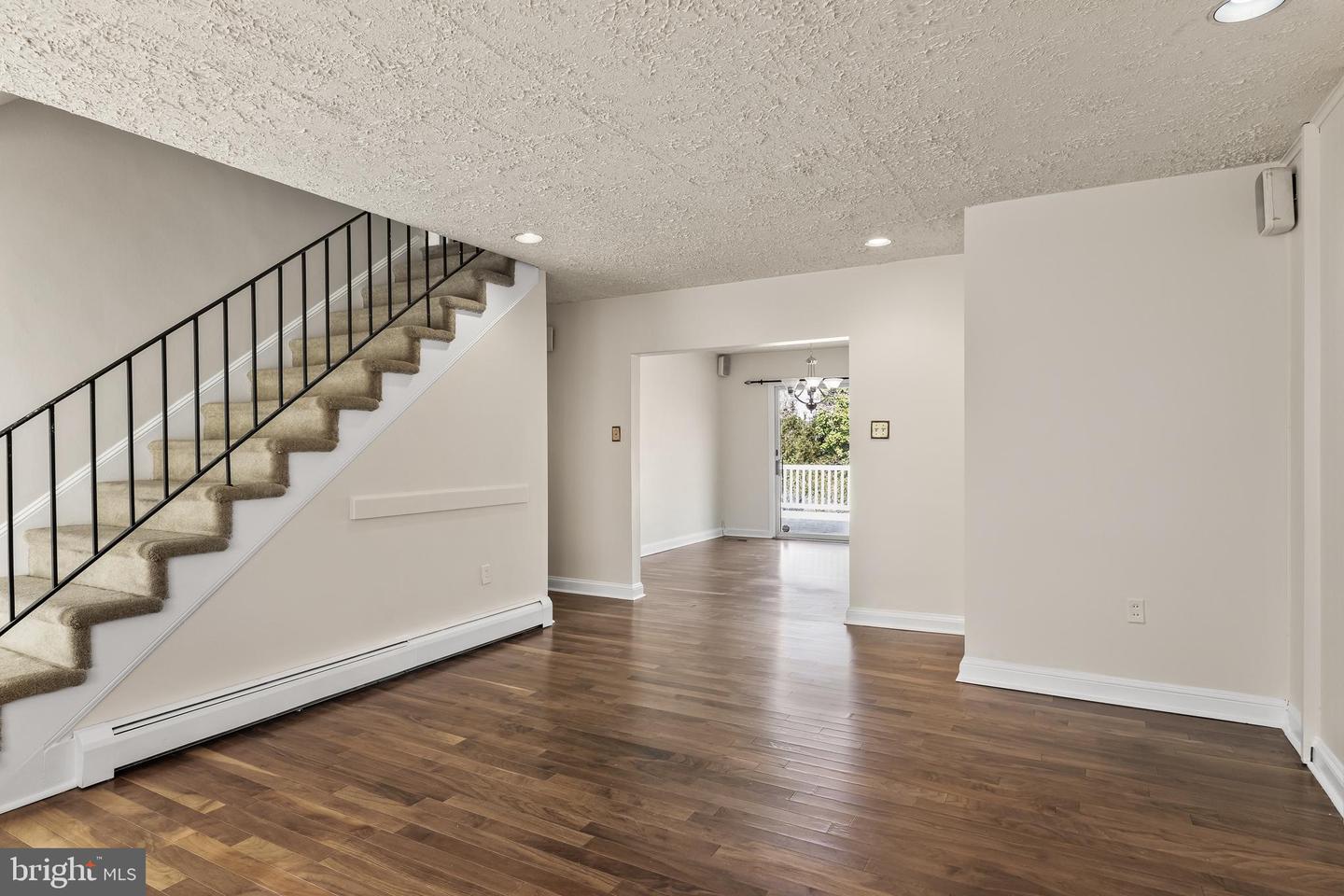 216 Meadow Ln