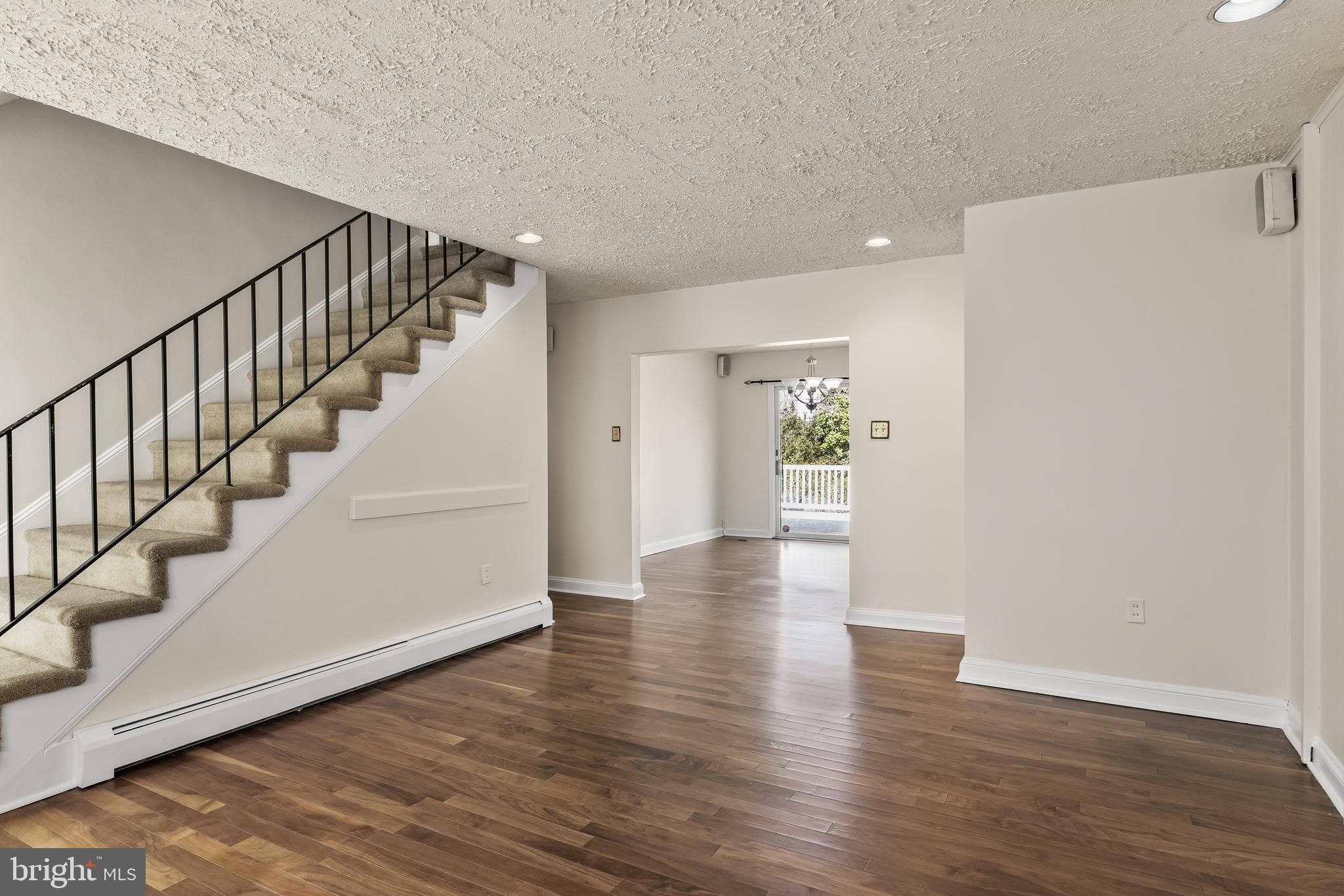 216 Meadow Ln