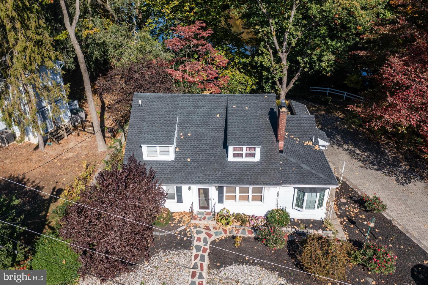 216 Meadow Ln