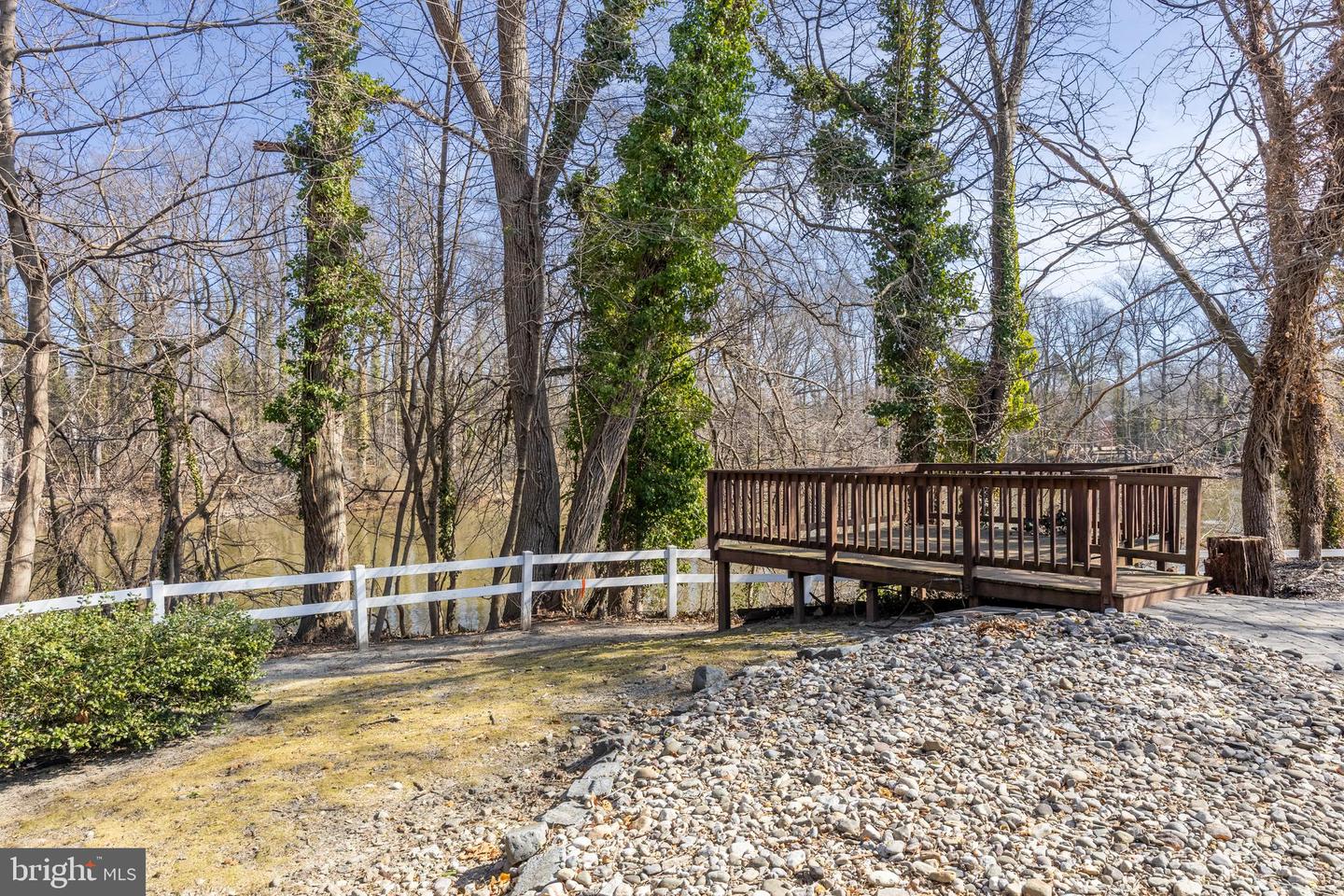 216 Meadow Ln