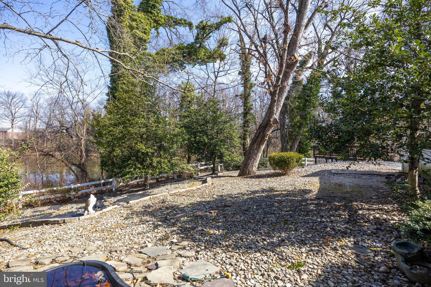 216 Meadow Ln