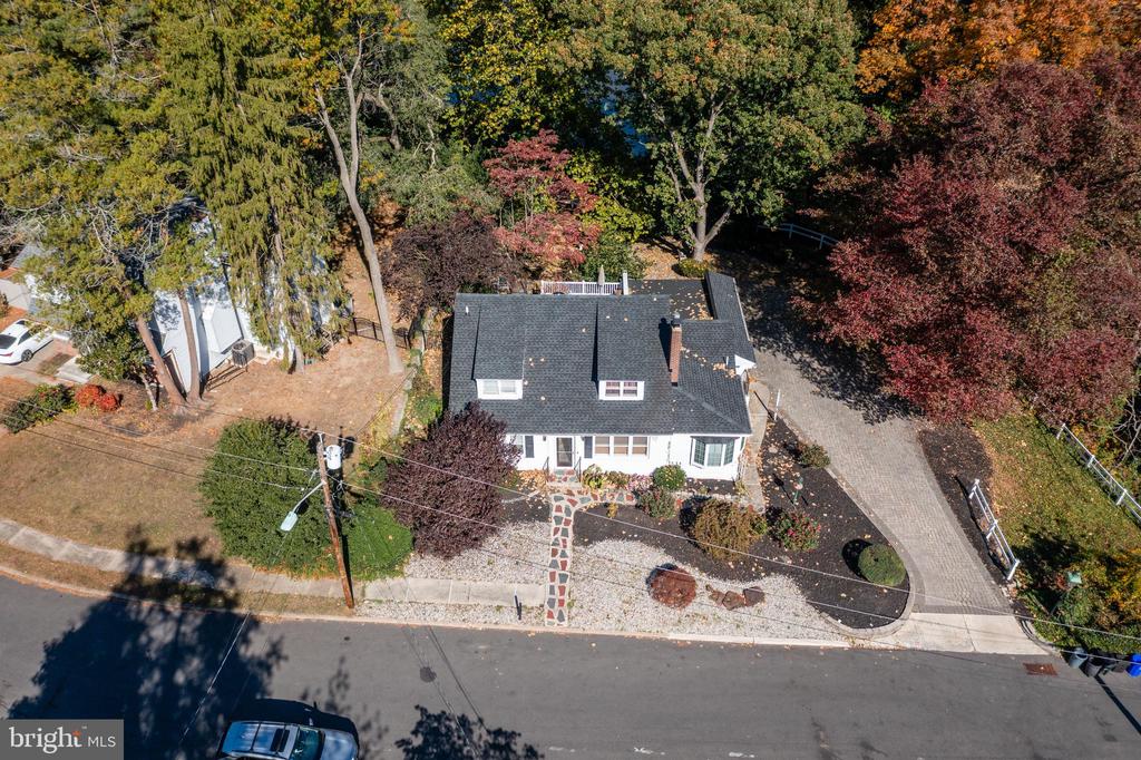 216 Meadow Ln