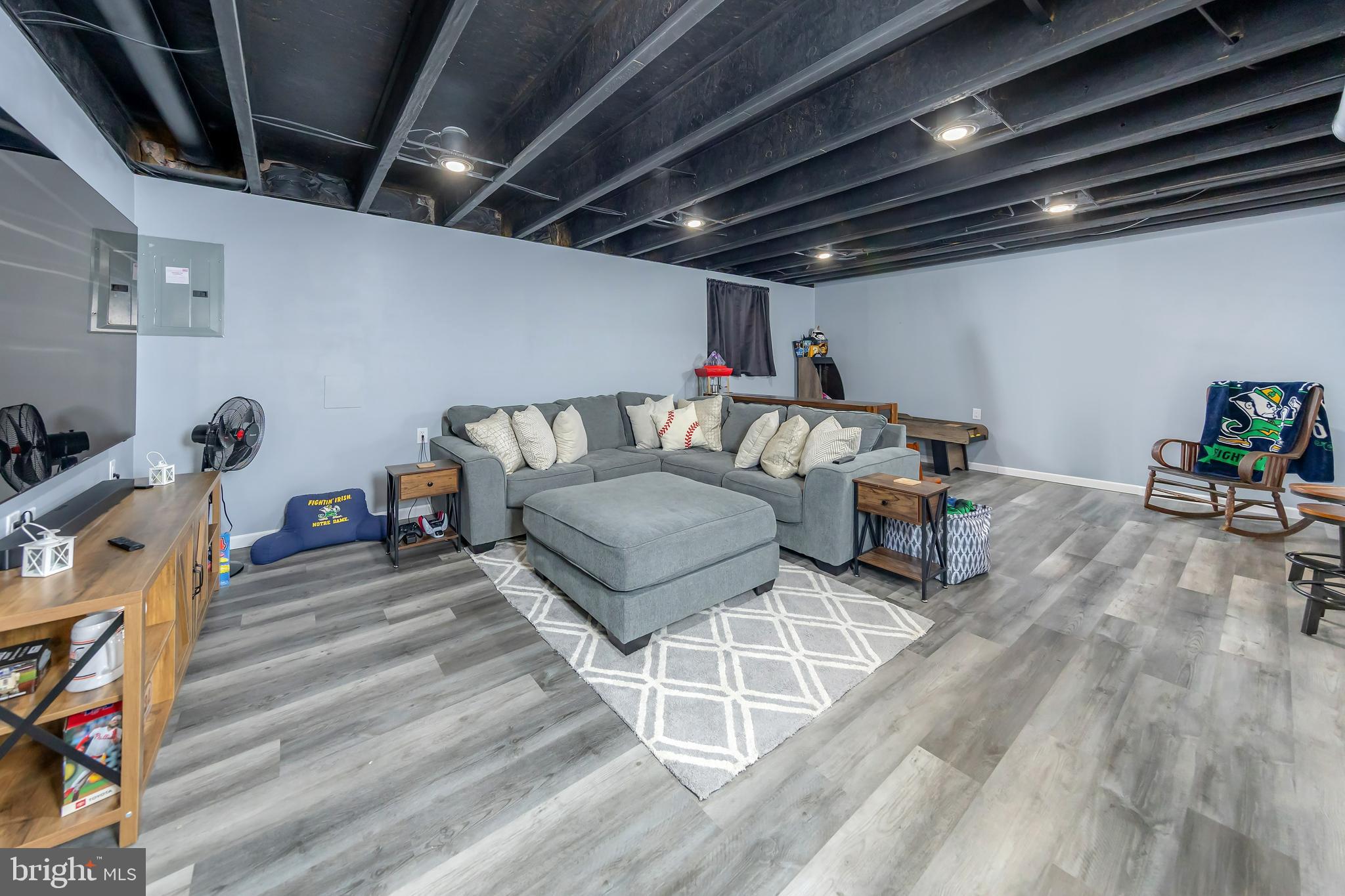 1805 LEXINGTON MEWS