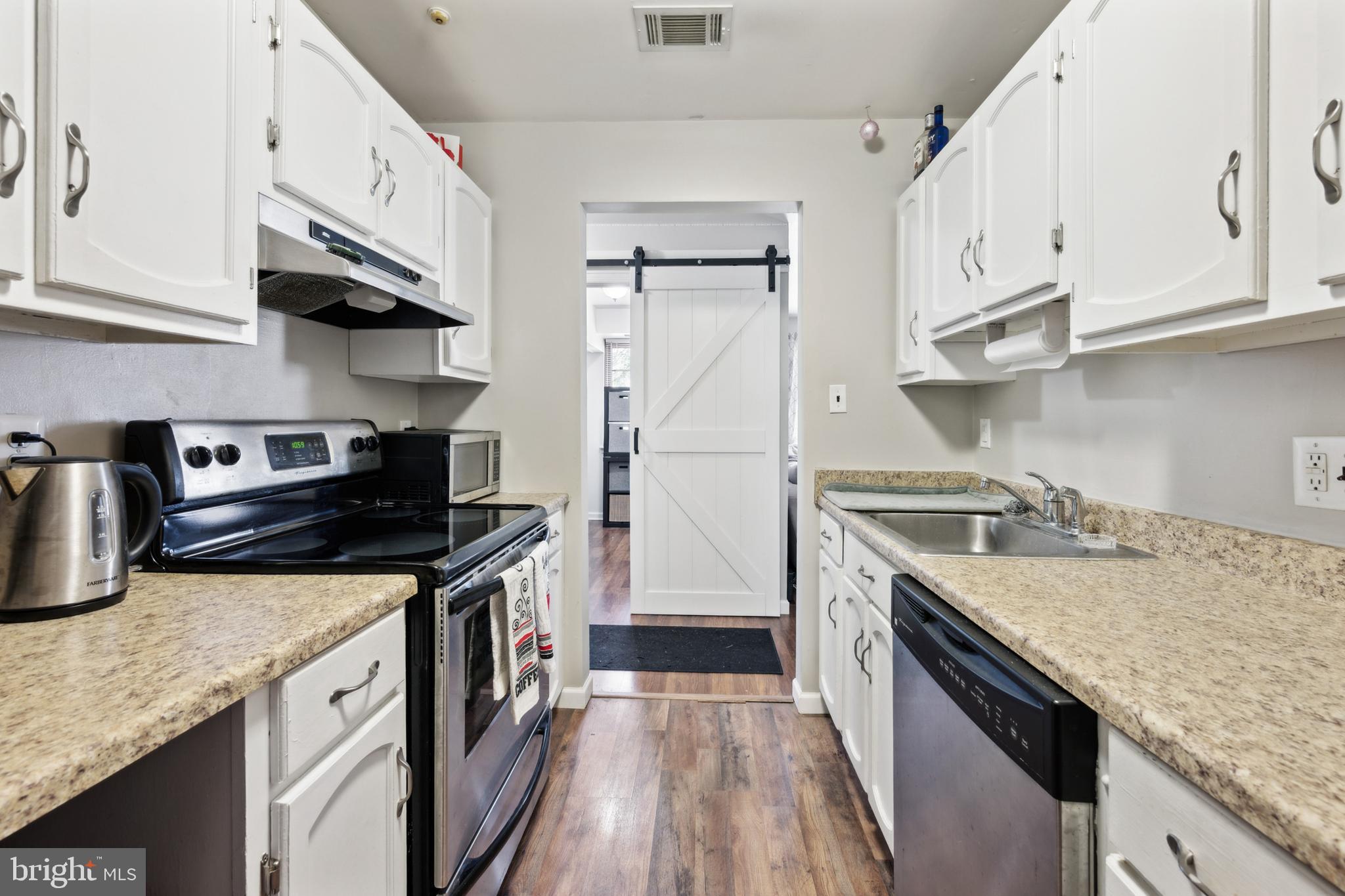 10 Thomas Nelson Bldg