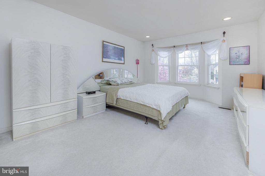 316 PICKWICK DRIVE