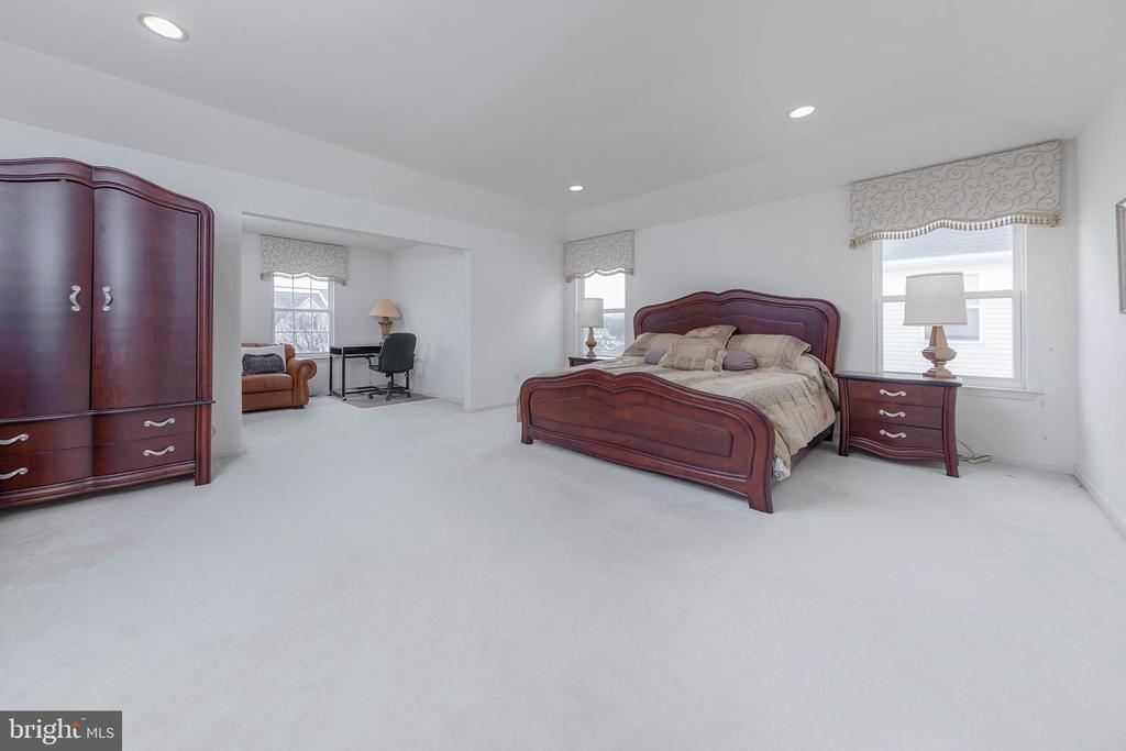 316 PICKWICK DRIVE