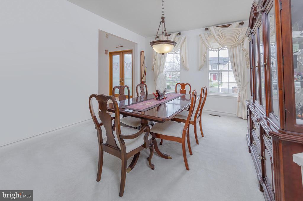 316 PICKWICK DRIVE