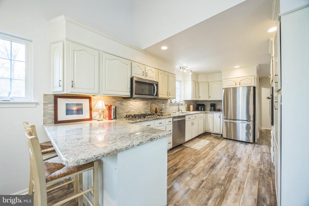 1942 SOUTH SIDE AVENUE