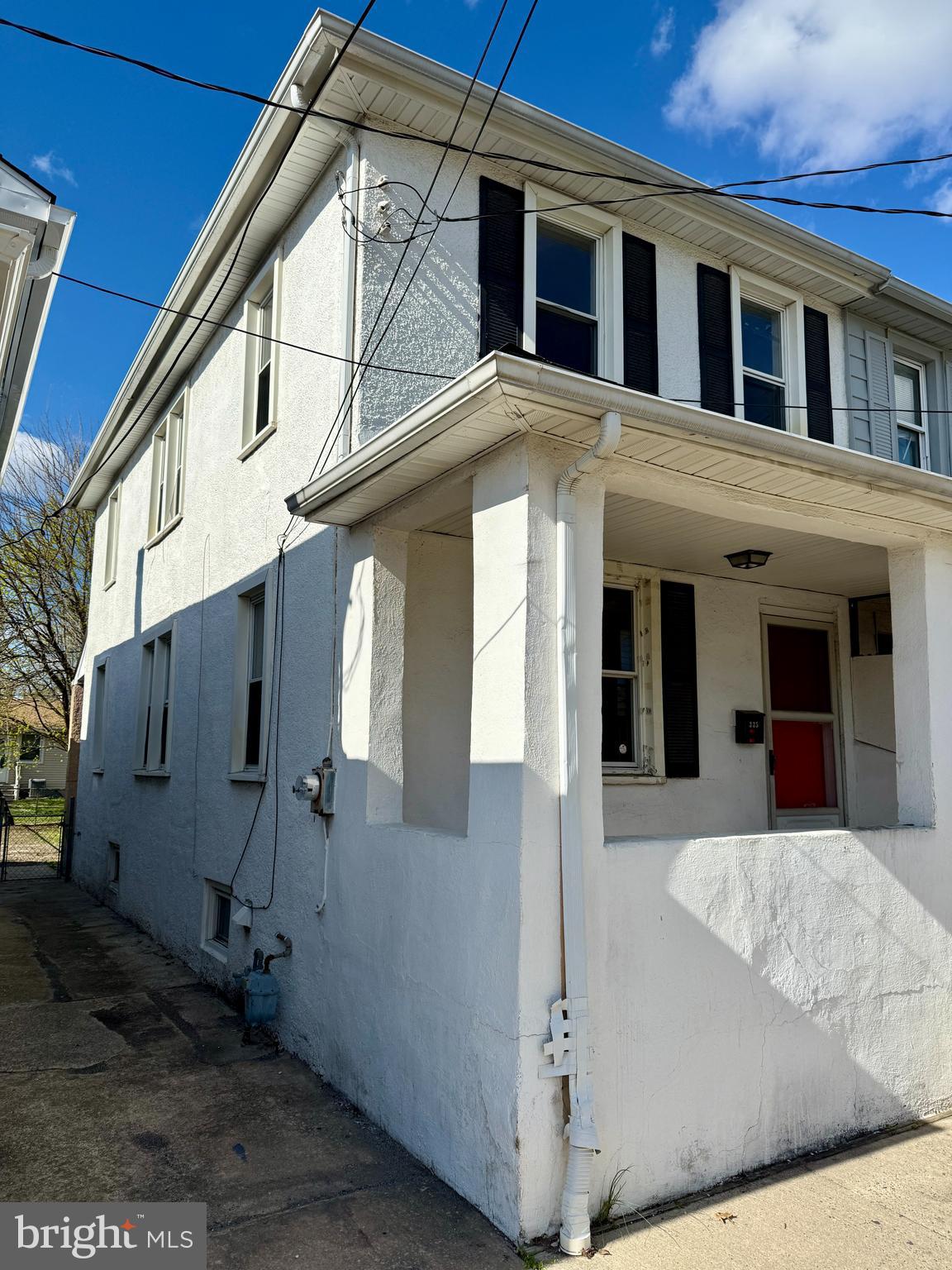 335 W Buck St