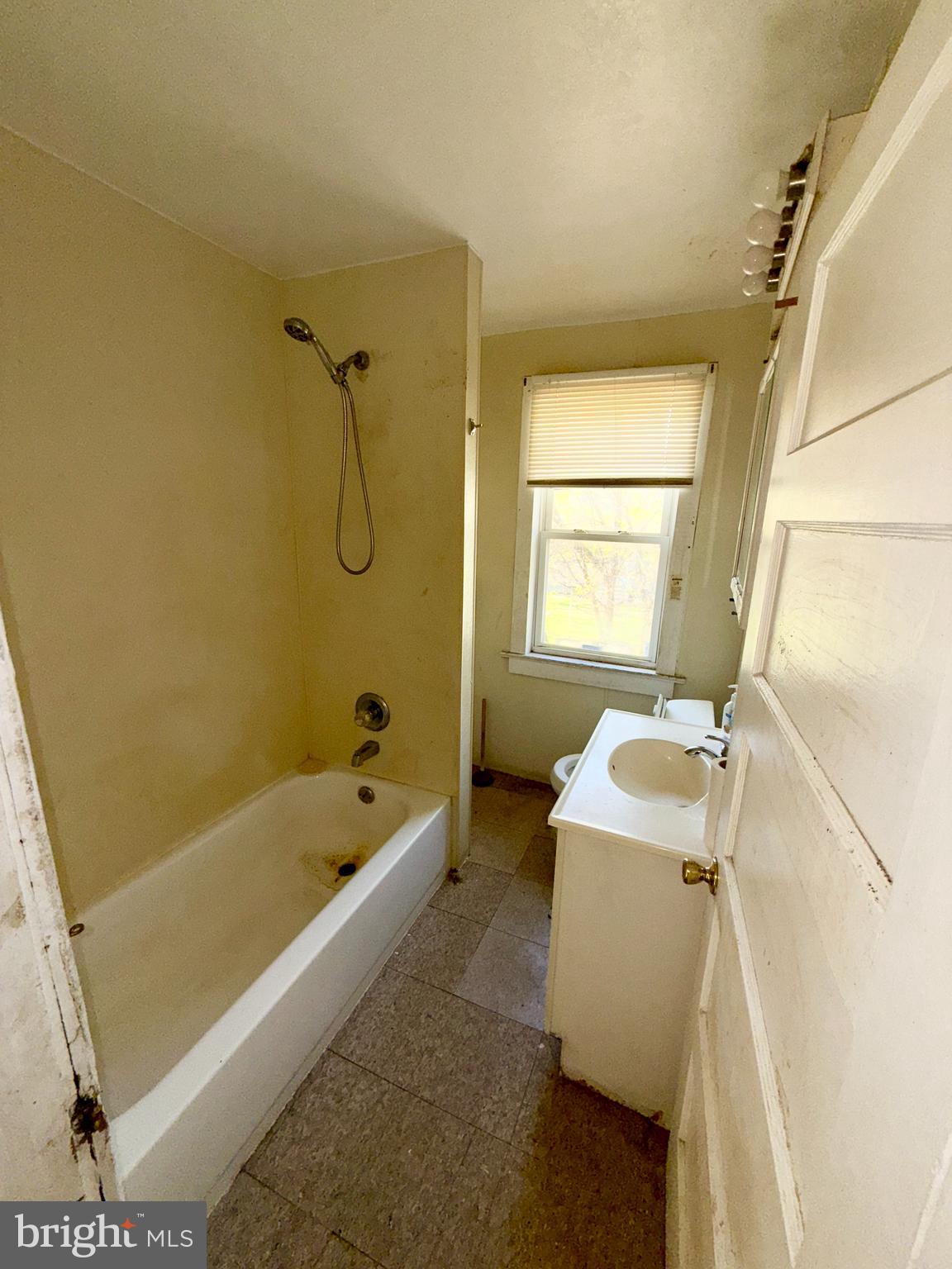 335 W Buck St