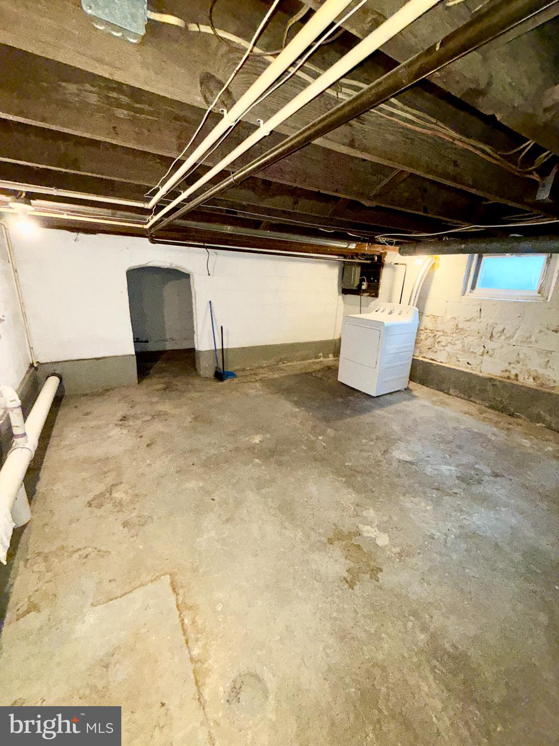 335 W Buck St