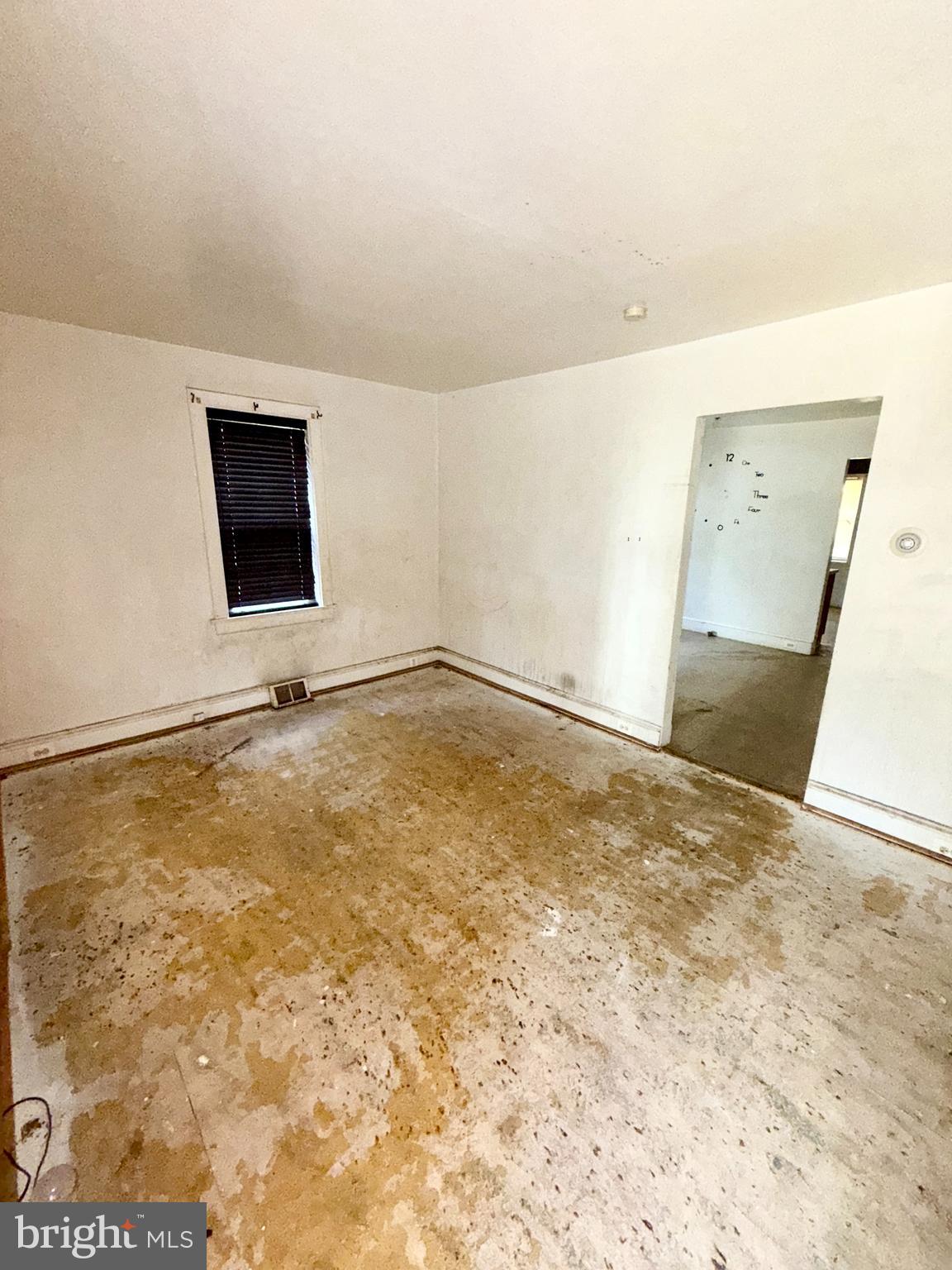 335 W Buck St