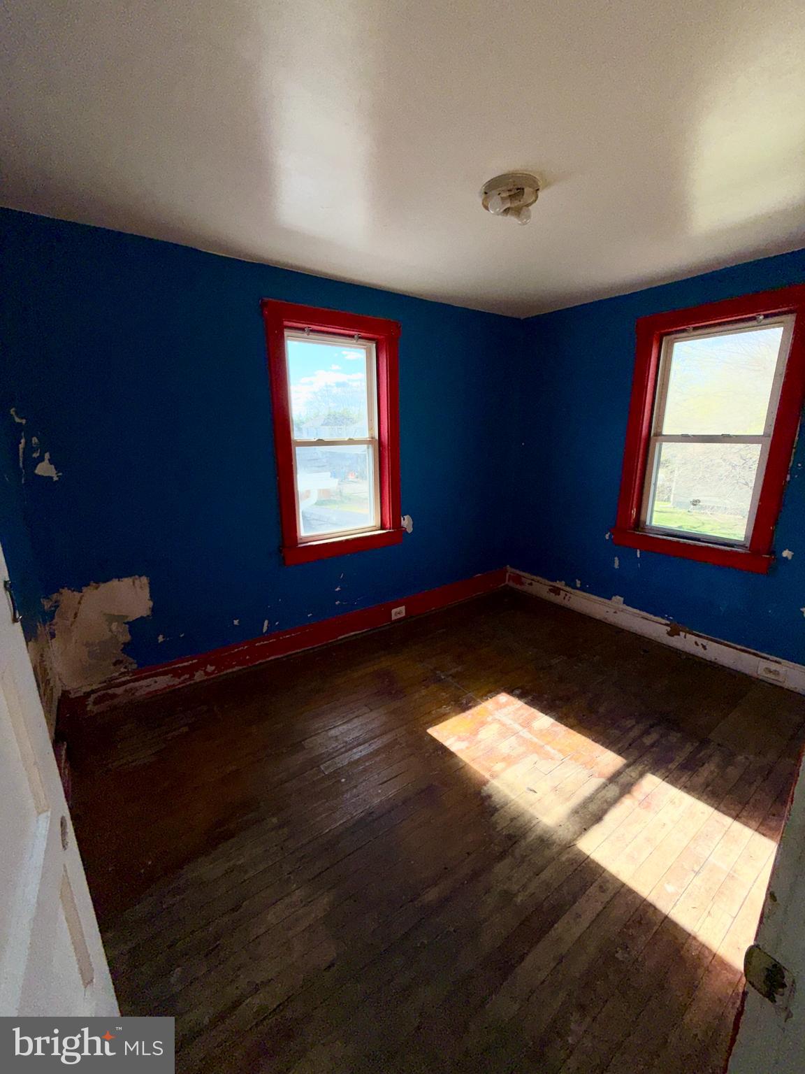 335 W Buck St