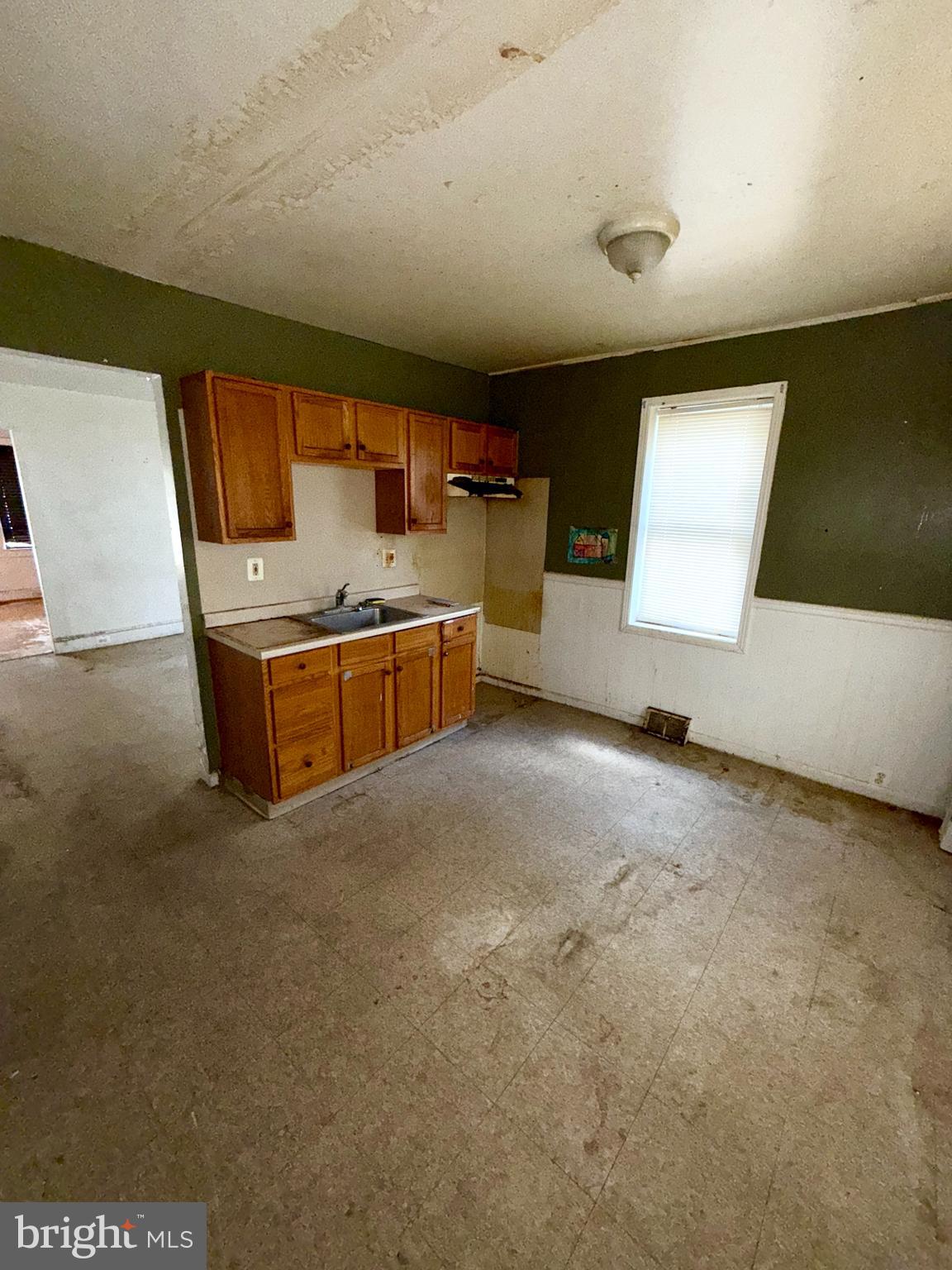 335 W Buck St