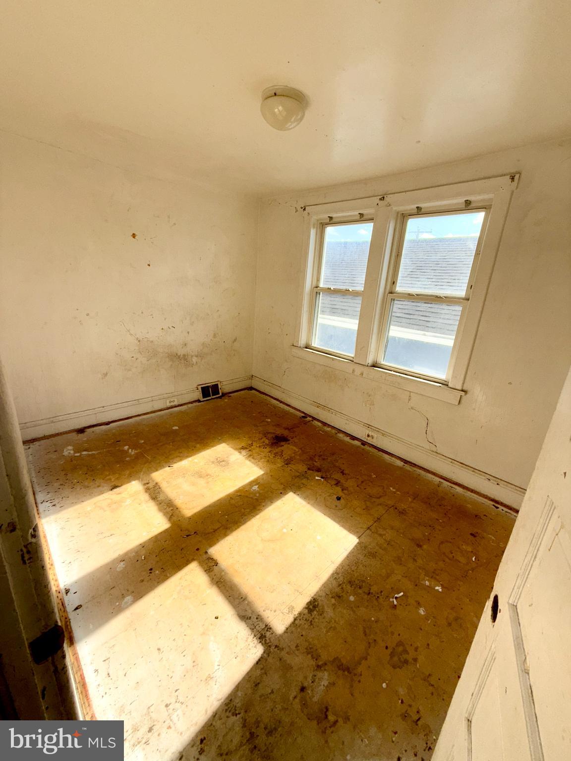 335 W Buck St