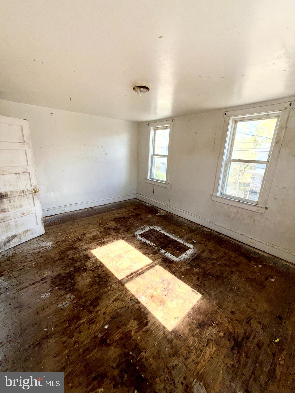 335 W Buck St