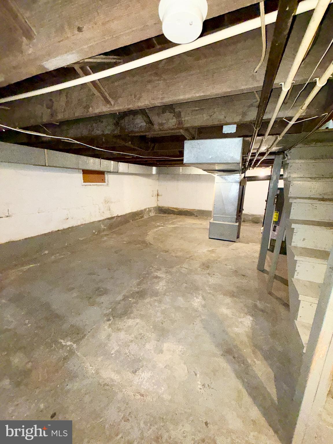 335 W Buck St