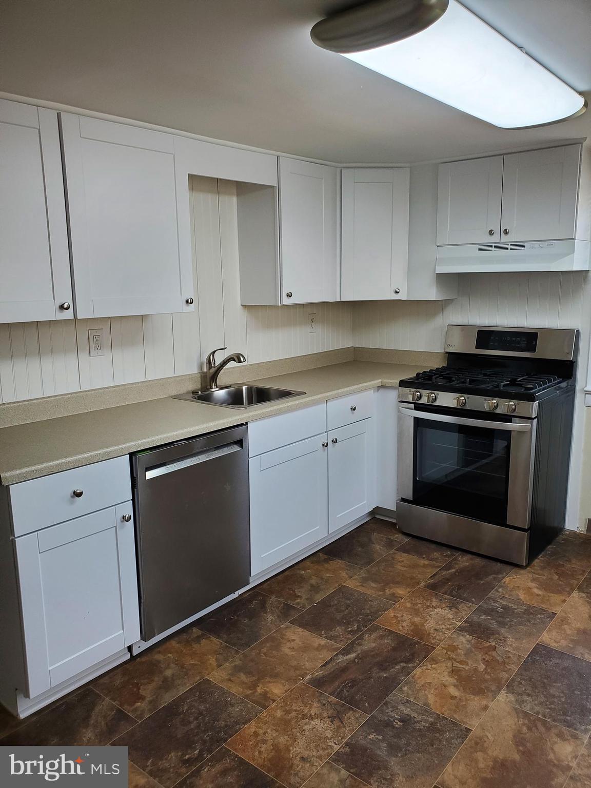 115 MANTUA BOULEVARD