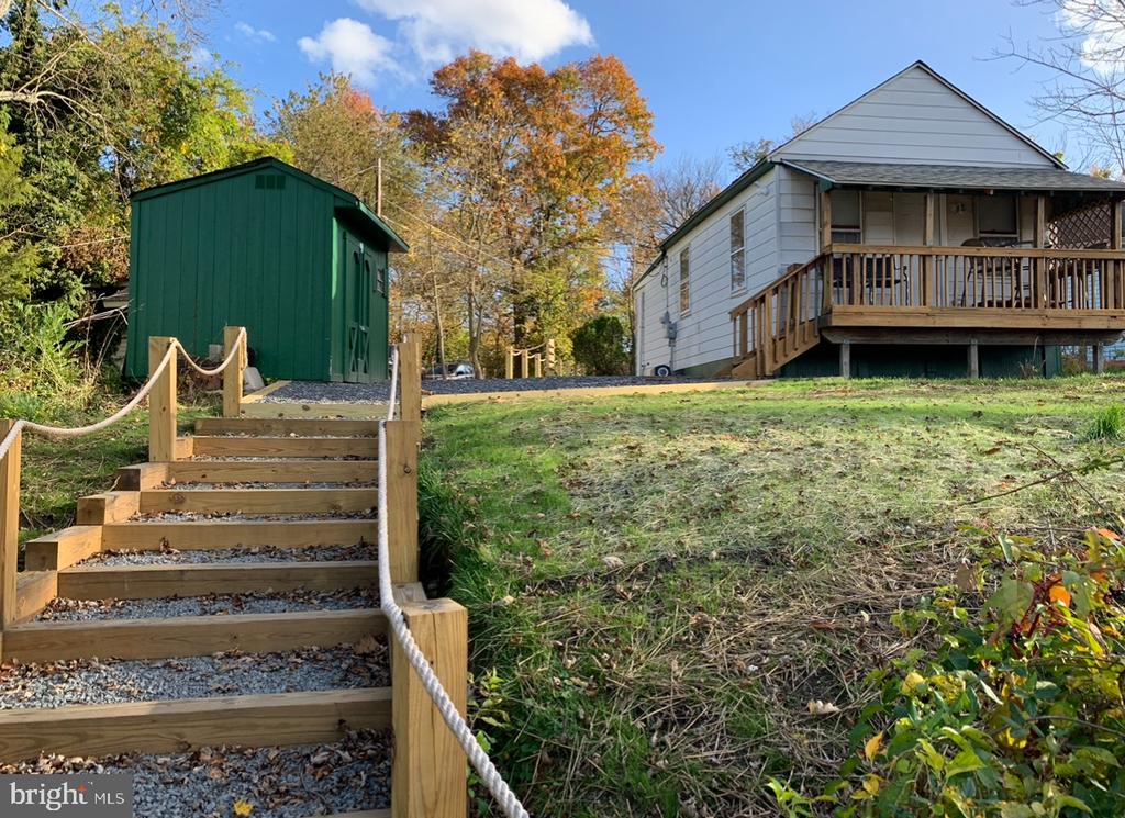 15 HIGGINSVILLE LANE