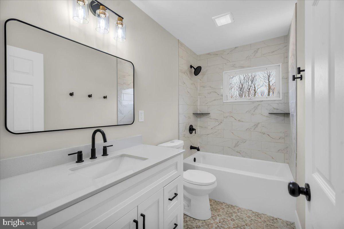 6 W COHAWKIN ROAD